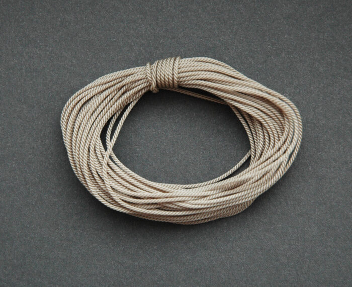 Серые Канат для такелажа Серый 0,8мм. длина 5м. — изображение 1
