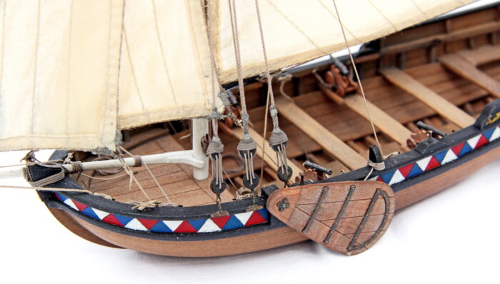 Сборная модель корабля "Ботик Петра I" (Декор из дерева) 1:24 — изображение 4