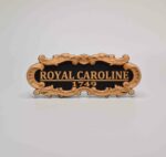 Табличка "Royal Caroline" 80х30мм. Черная.(Большая!)
