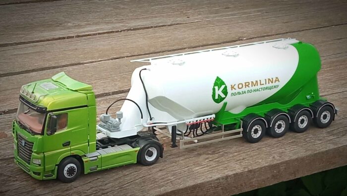 Полуприцеп муковоза 4-х осный "Kormlina". готовая модель 1:43 ПОД ЗАКАЗ — изображение 2