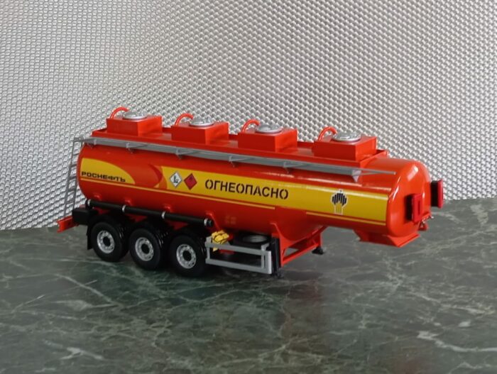 Полуприцеп бензовоз 3-х осный "Роснефть" готовая модель 1:43 ПОД ЗАКАЗ — изображение 1