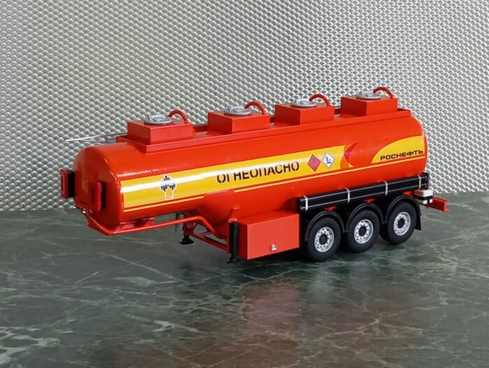 Полуприцеп бензовоз 3-х осный "Роснефть" готовая модель 1:43 ПОД ЗАКАЗ — изображение 3