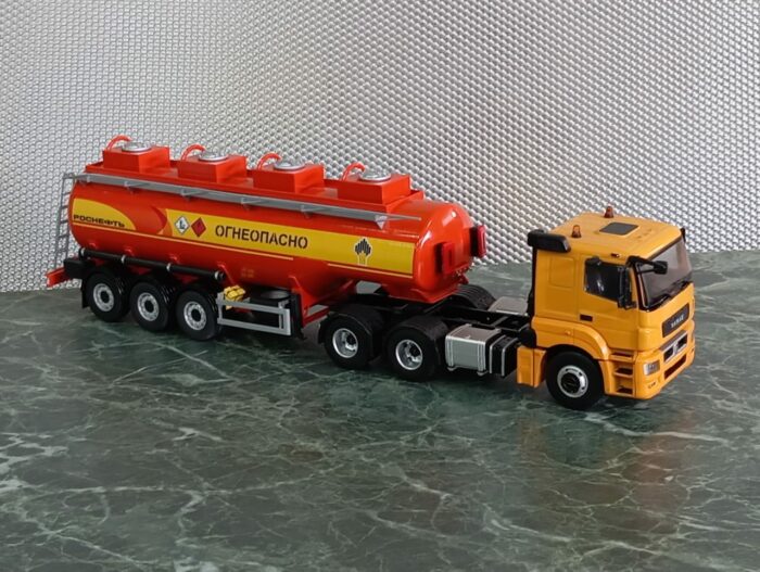 Полуприцеп бензовоз 3-х осный "Роснефть" готовая модель 1:43 ПОД ЗАКАЗ — изображение 4