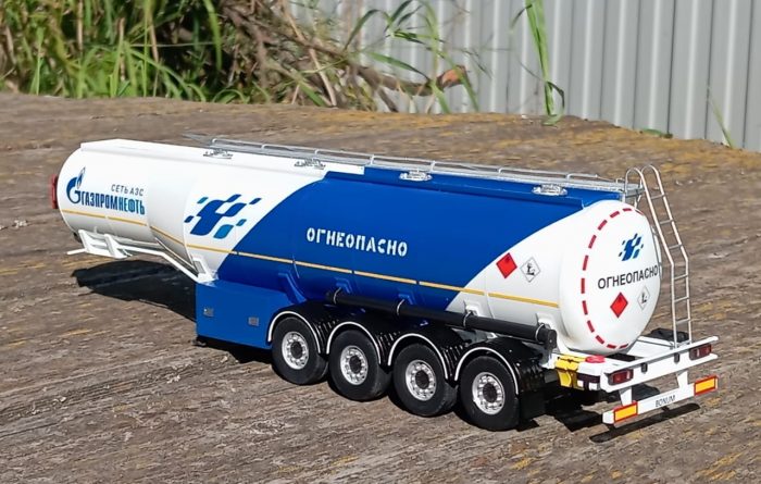 Полуприцеп бензовоз 4-х осный "Газпром" готовая модель 1:43 ПОД ЗАКАЗ — изображение 1