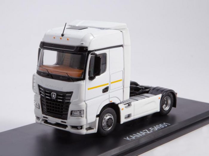 kamaz-54901-1 Модель тягача KAMAZ-54901 М1:43 (Белый) — изображение 1