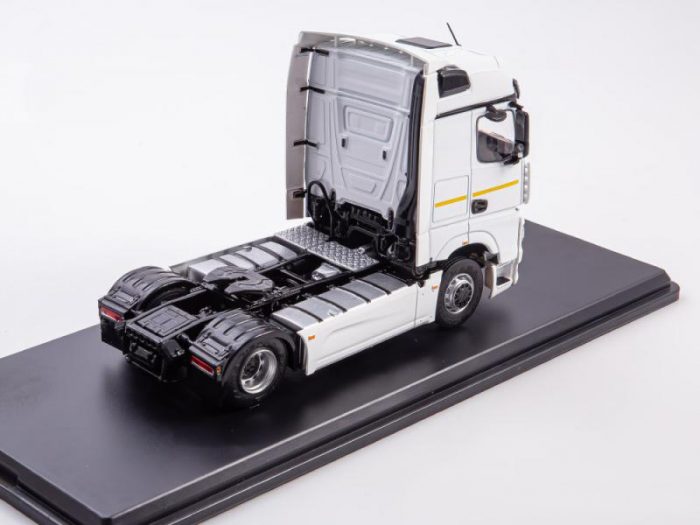 Модель тягача KAMAZ-54901 М1:43 (Белый) — изображение 2